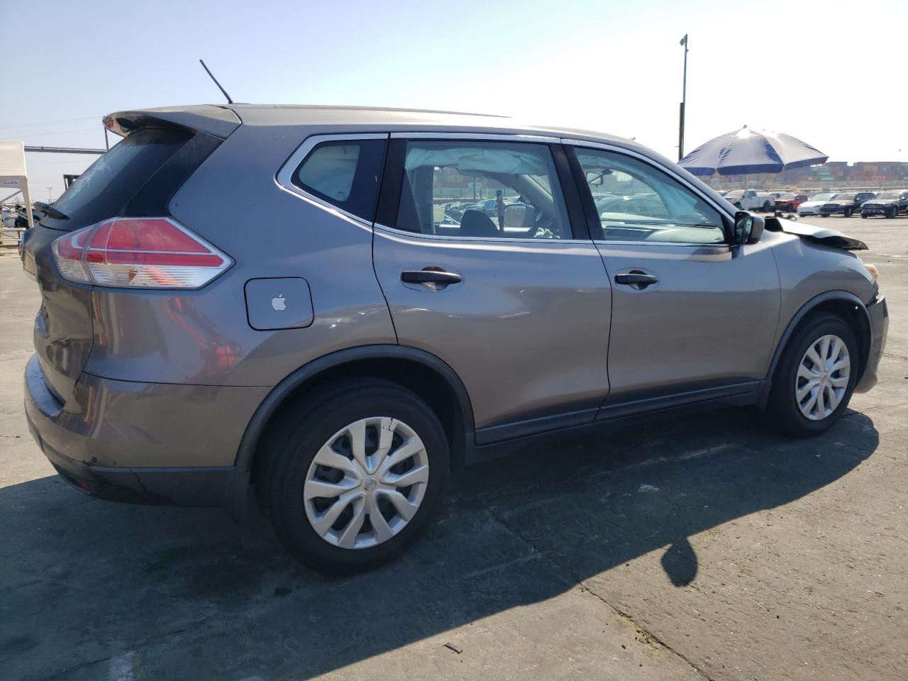 2016 Nissan Rogue - Image 3