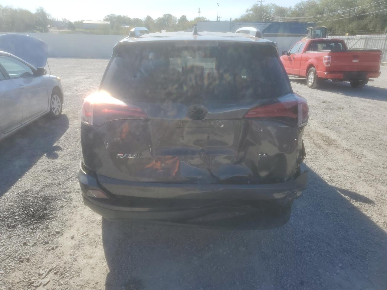 JTMZFREV1JJ154887 2018 Toyota Rav4 Le