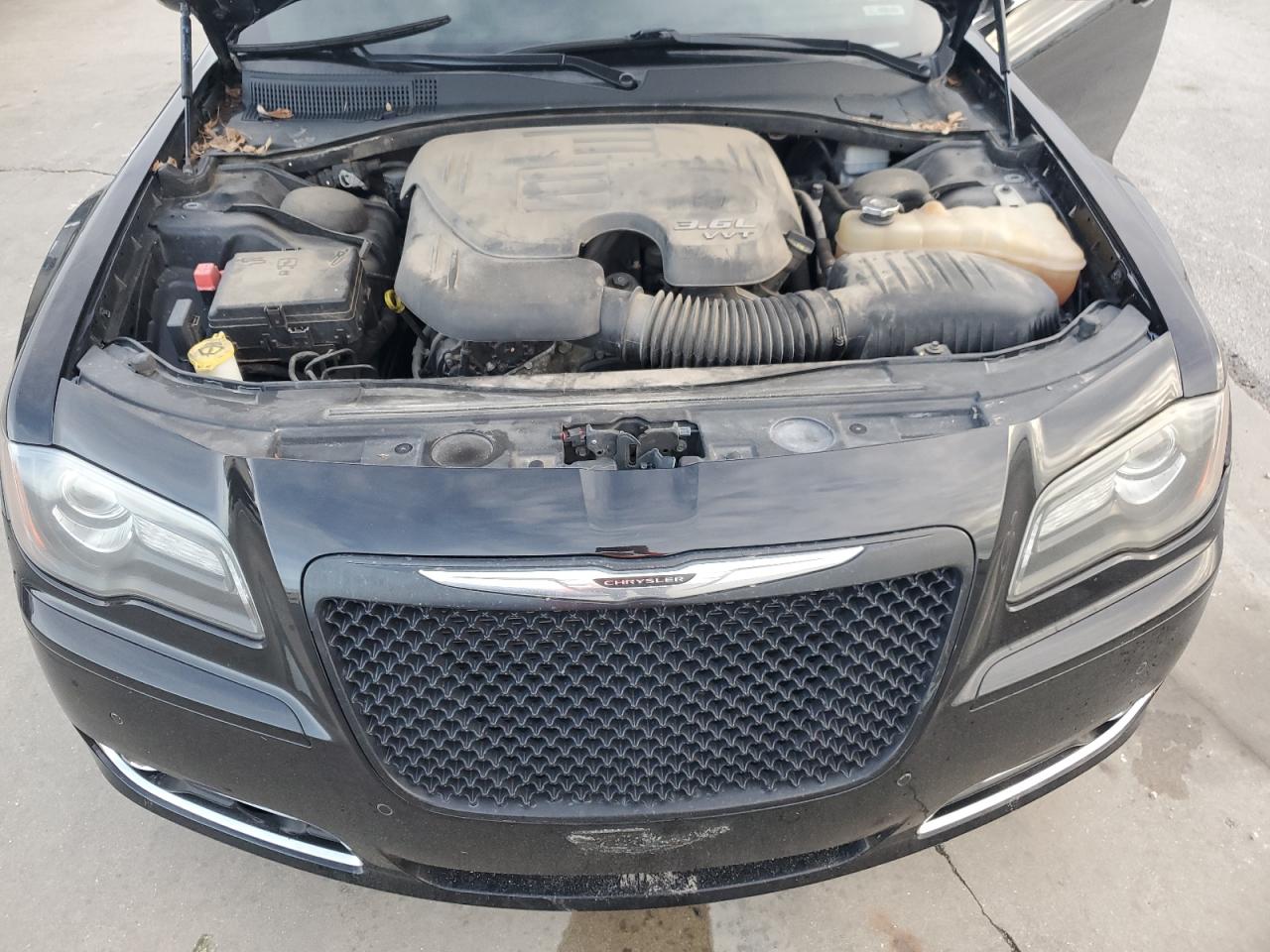 2012 Chrysler 300 - Image 11