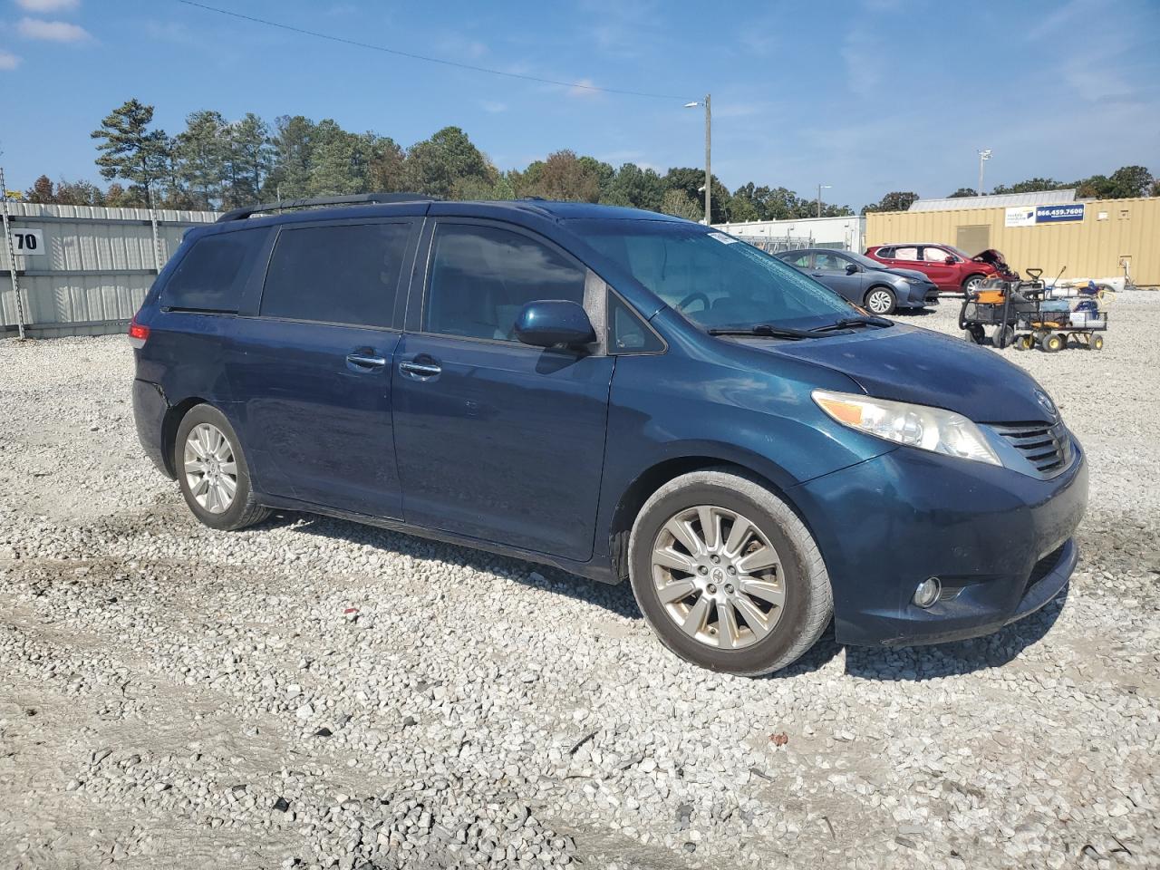 2012 Toyota Sienna - Image 4