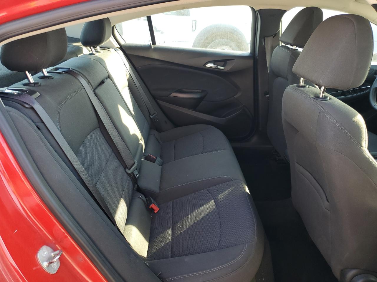 2018 Chevrolet Cruze - Image 10