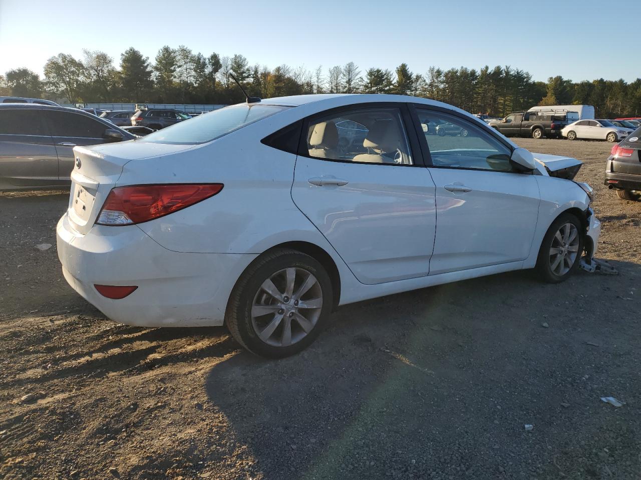 2013 Hyundai Accent - Image 3