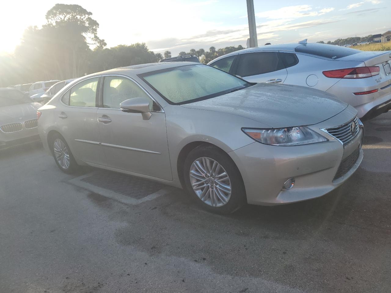 2013 Lexus ES - Image 4