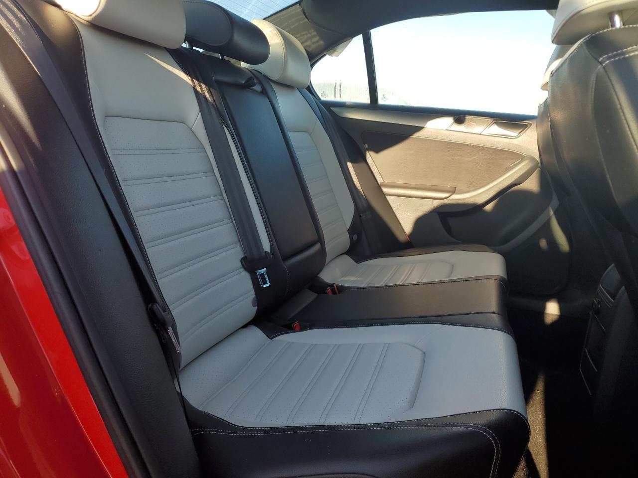 2016 Volkswagen Jetta - Image 10