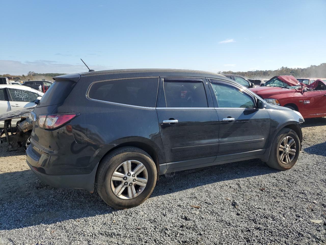 VIN 1GNKVHKD1EJ330425 2014 CHEVROLET TRAVERSE no.3