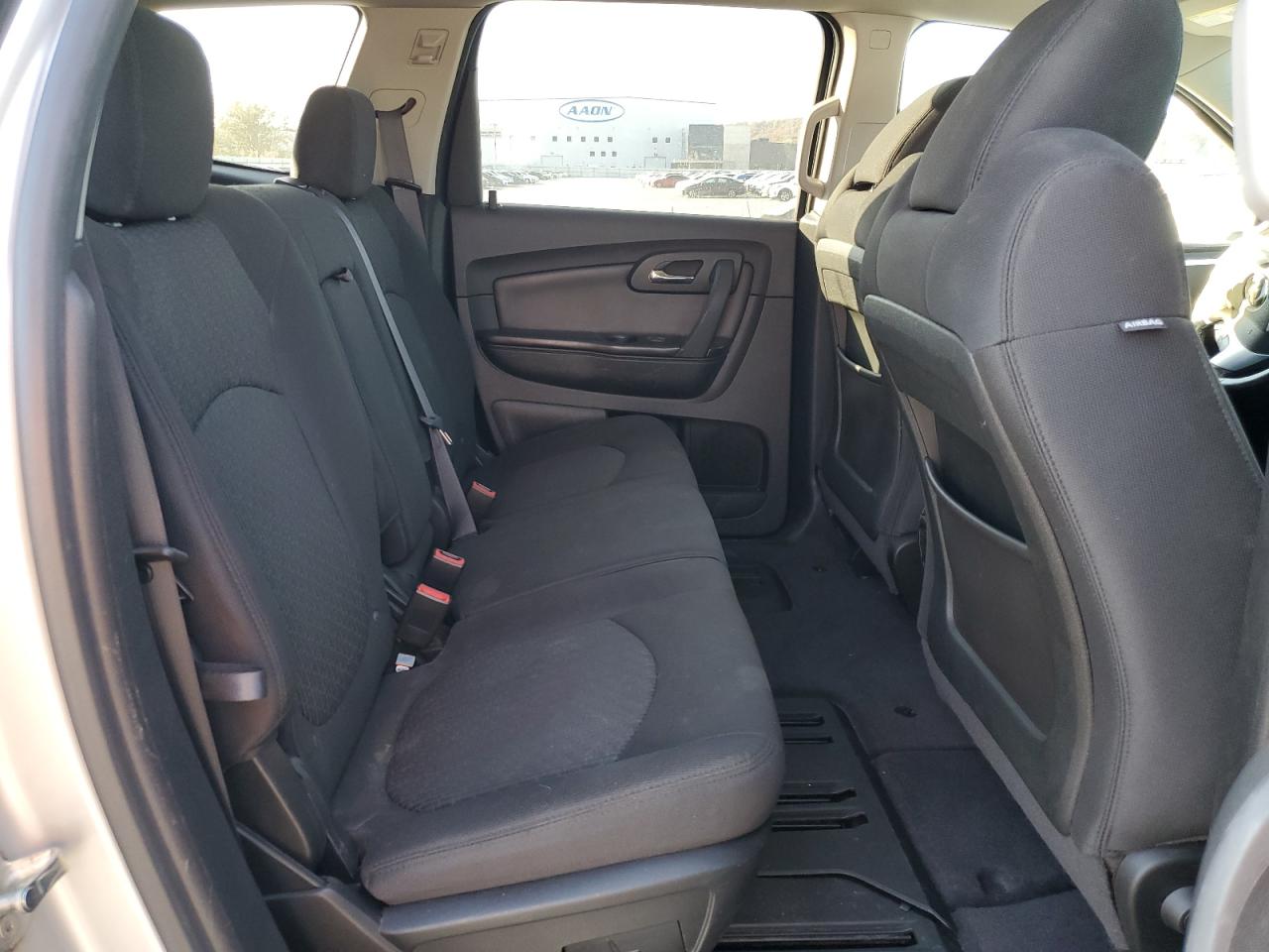 2010 Chevrolet Traverse - Image 12
