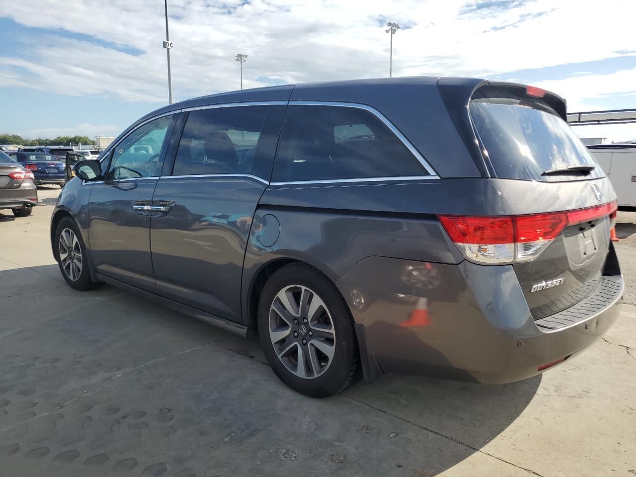 2014 Honda Odyssey - Image 2