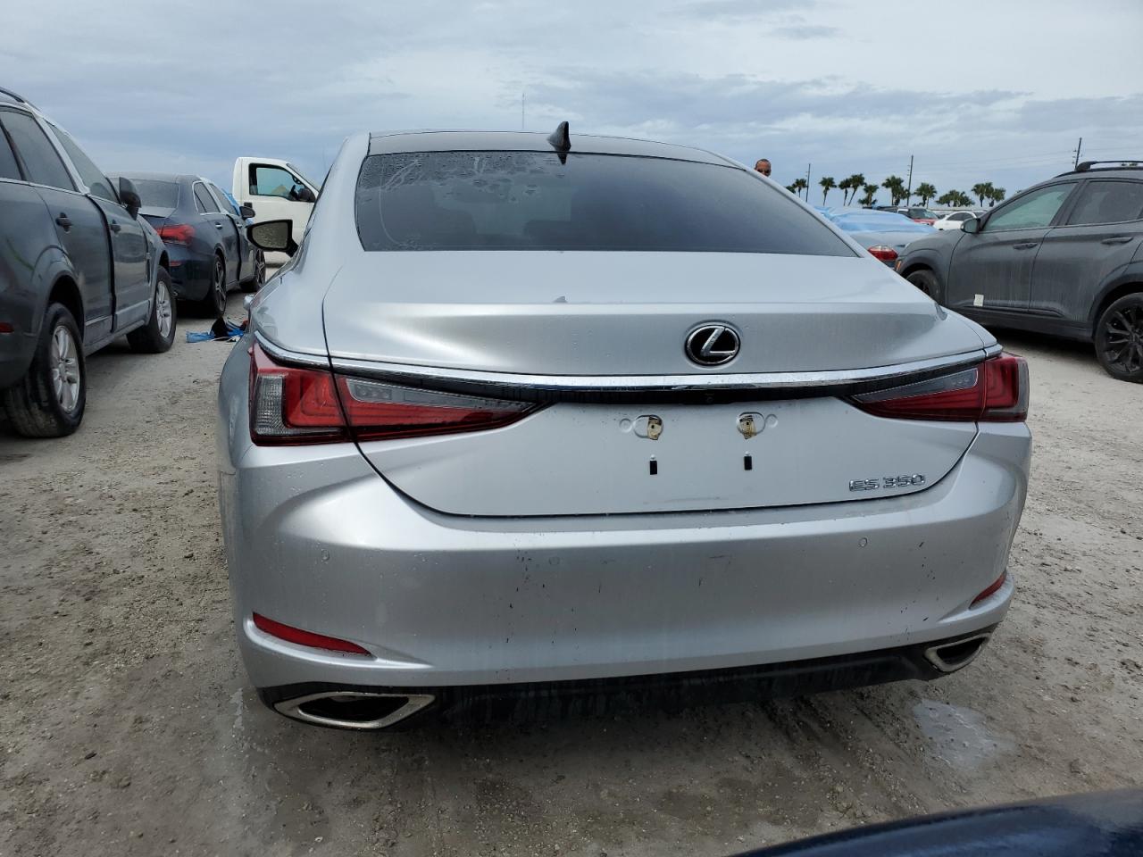2019 Lexus ES - Image 6