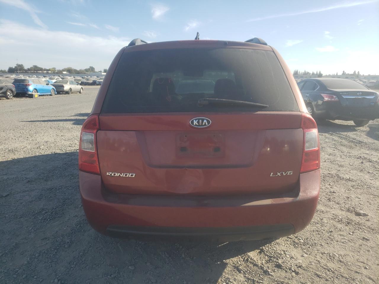 2008 Kia Rondo Lx VIN: KNAFG526687149811 Lot: 75728404