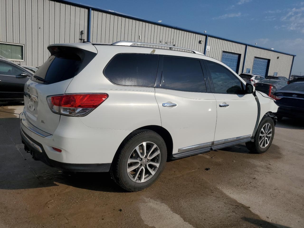 2014 Nissan Pathfinder - Image 3