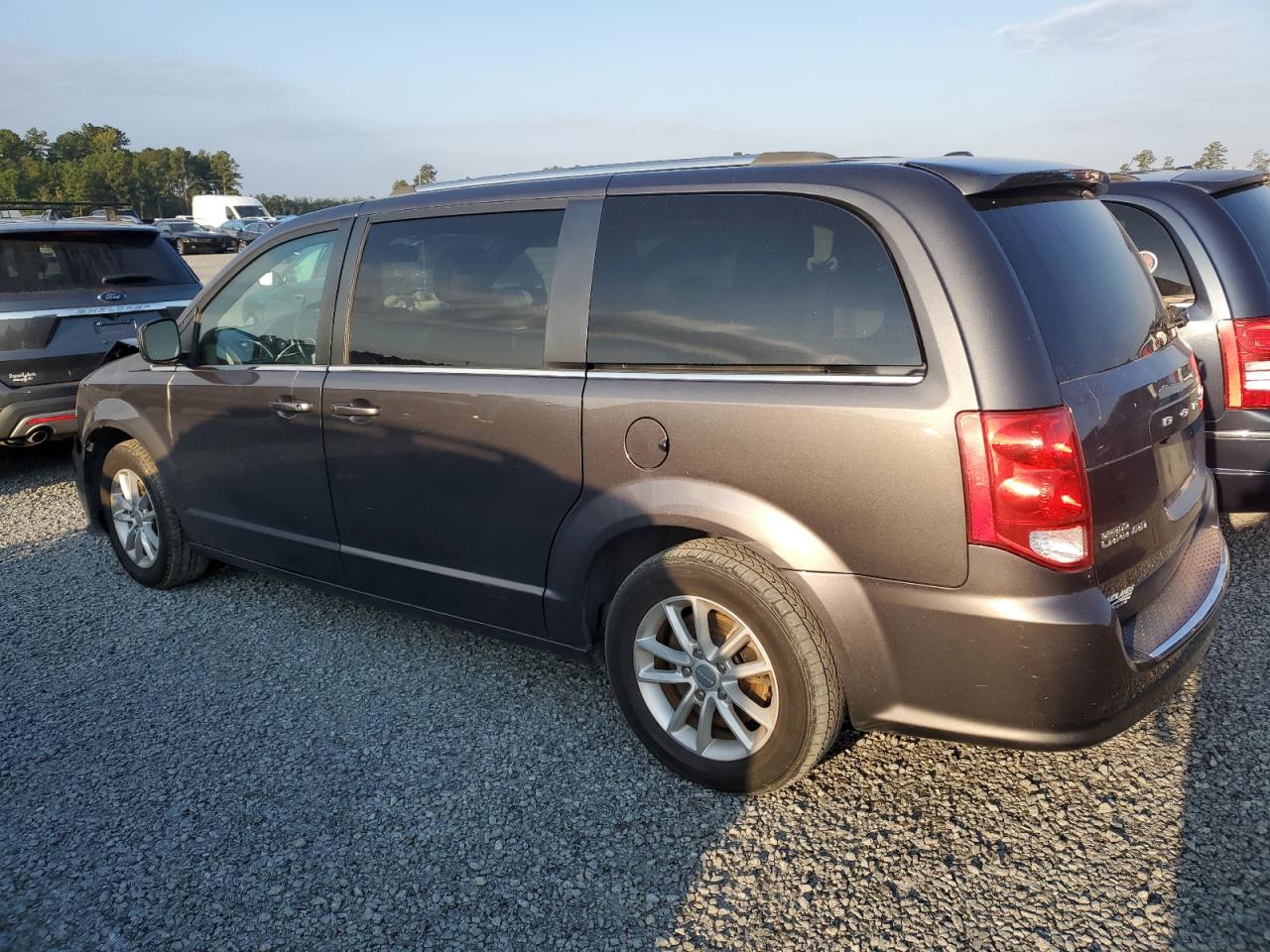 2019 Dodge Caravan - Image 2