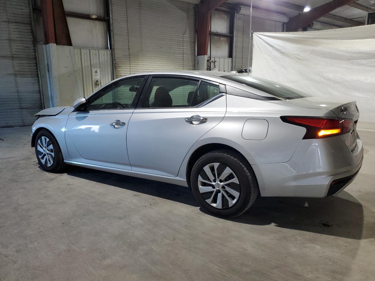 2020 Nissan Altima - Image 2
