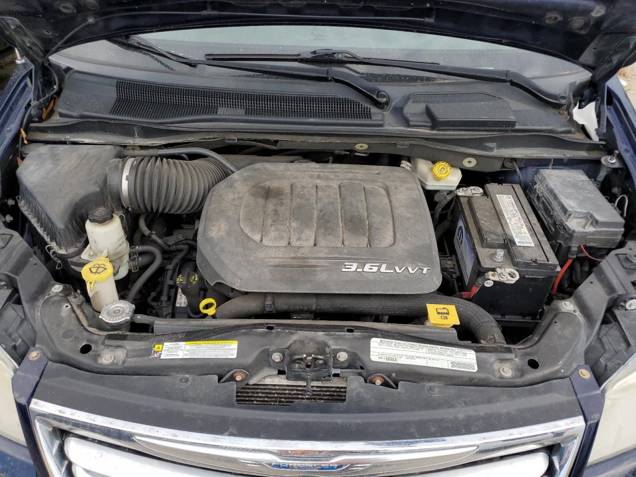 2012 Chrysler Town & Country - Image 12