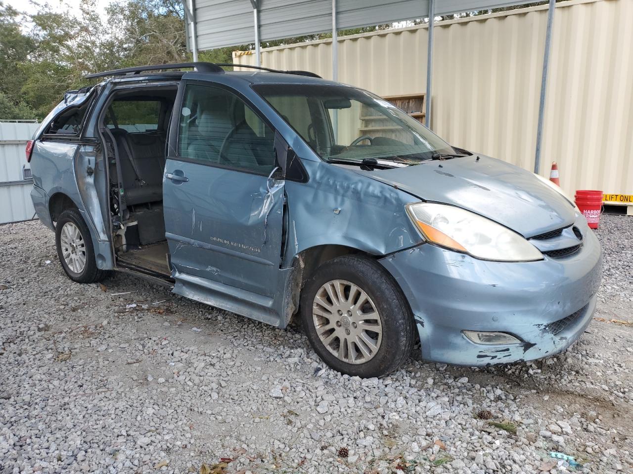 2009 Toyota Sienna - Image 4