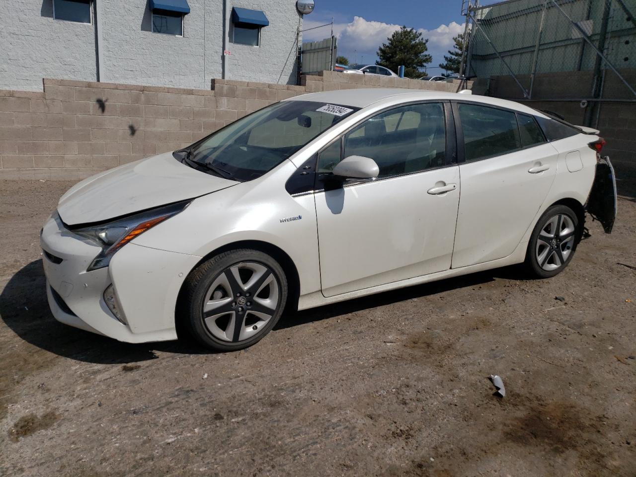 VIN JTDKARFU6J3061132 2018 TOYOTA PRIUS no.1