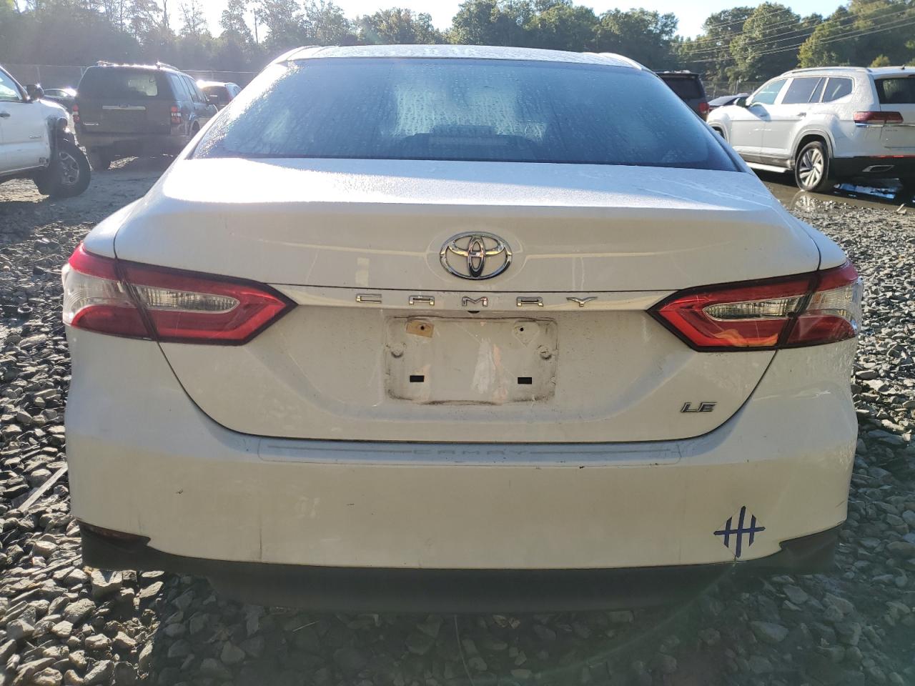 4T1B11HK6JU670806 2018 Toyota Camry L