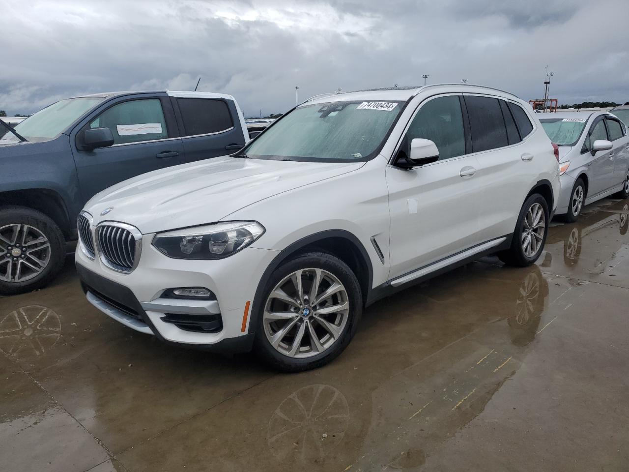 VIN 5UXTR7C57KLE97800 2019 BMW X3 no.1