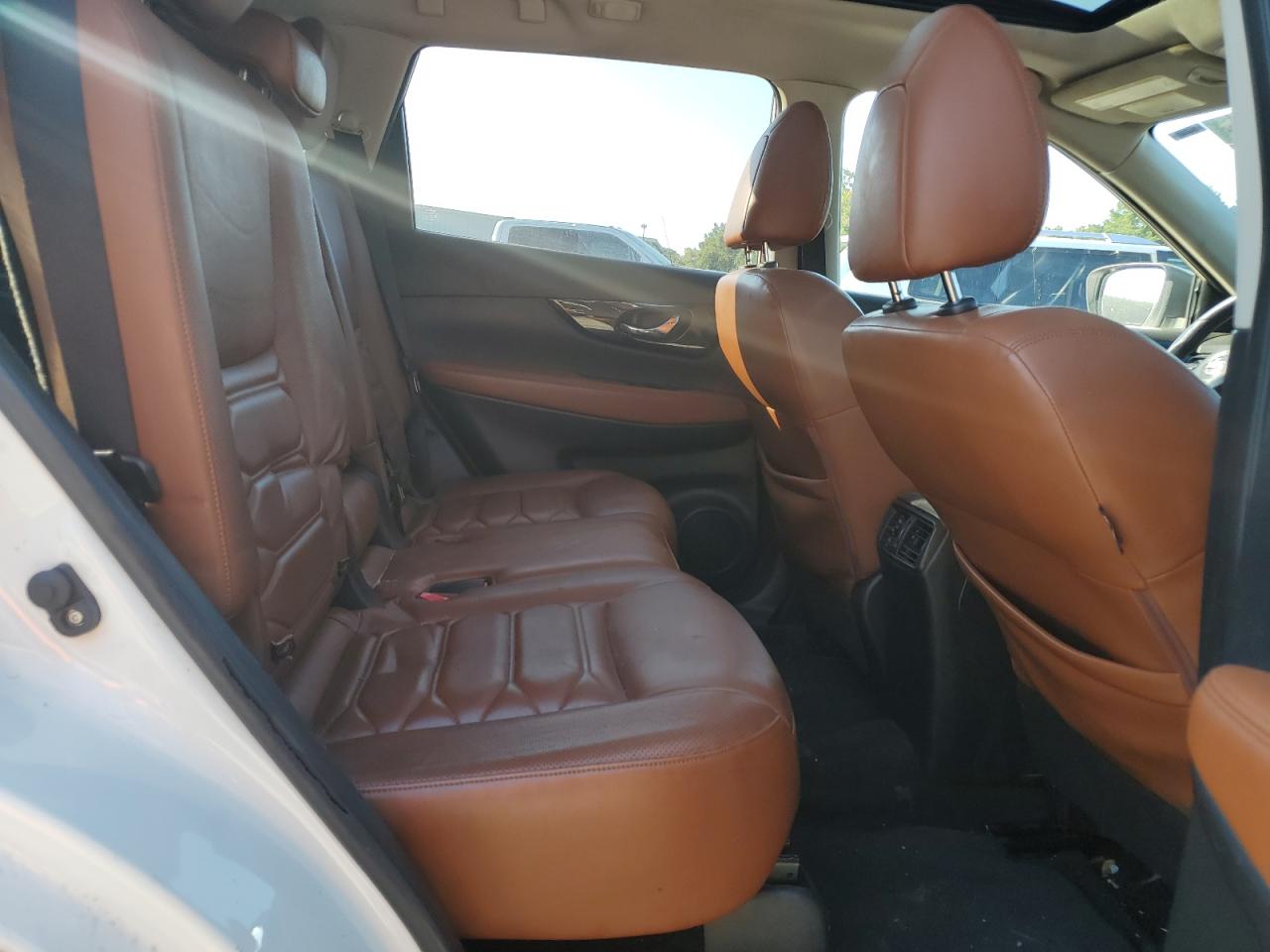 2017 Nissan Rogue - Image 10