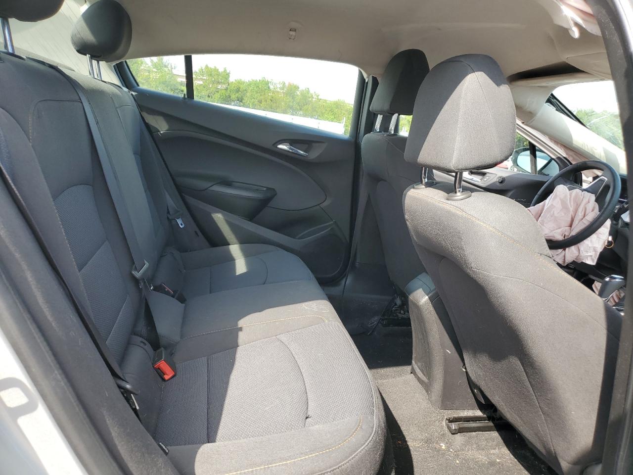 2018 Chevrolet Cruze - Image 10