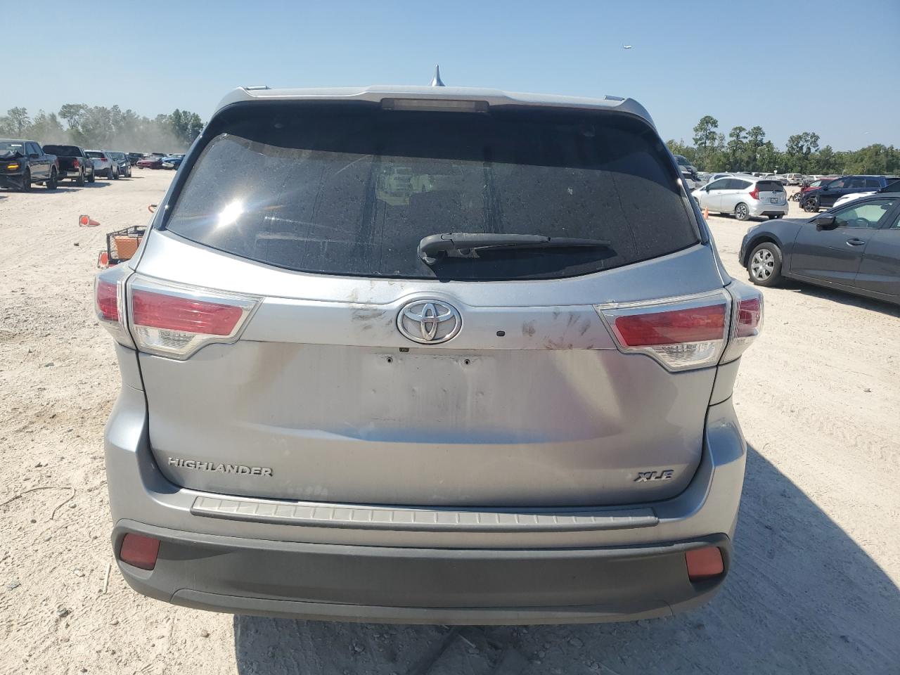 5TDKKRFH4GS125613 2016 Toyota Highlander Xle