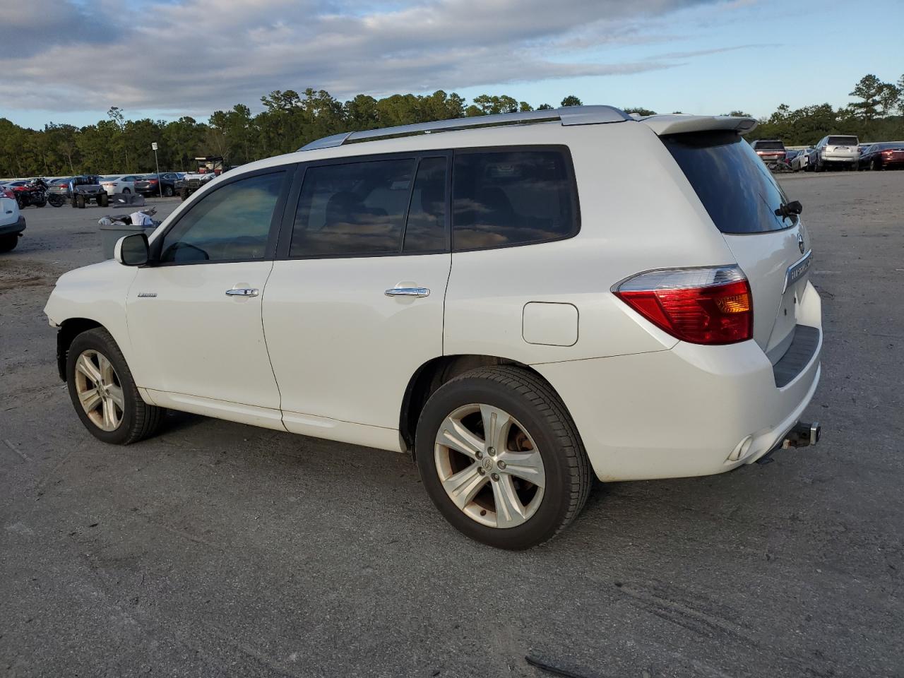 2010 Toyota Highlander - Image 2