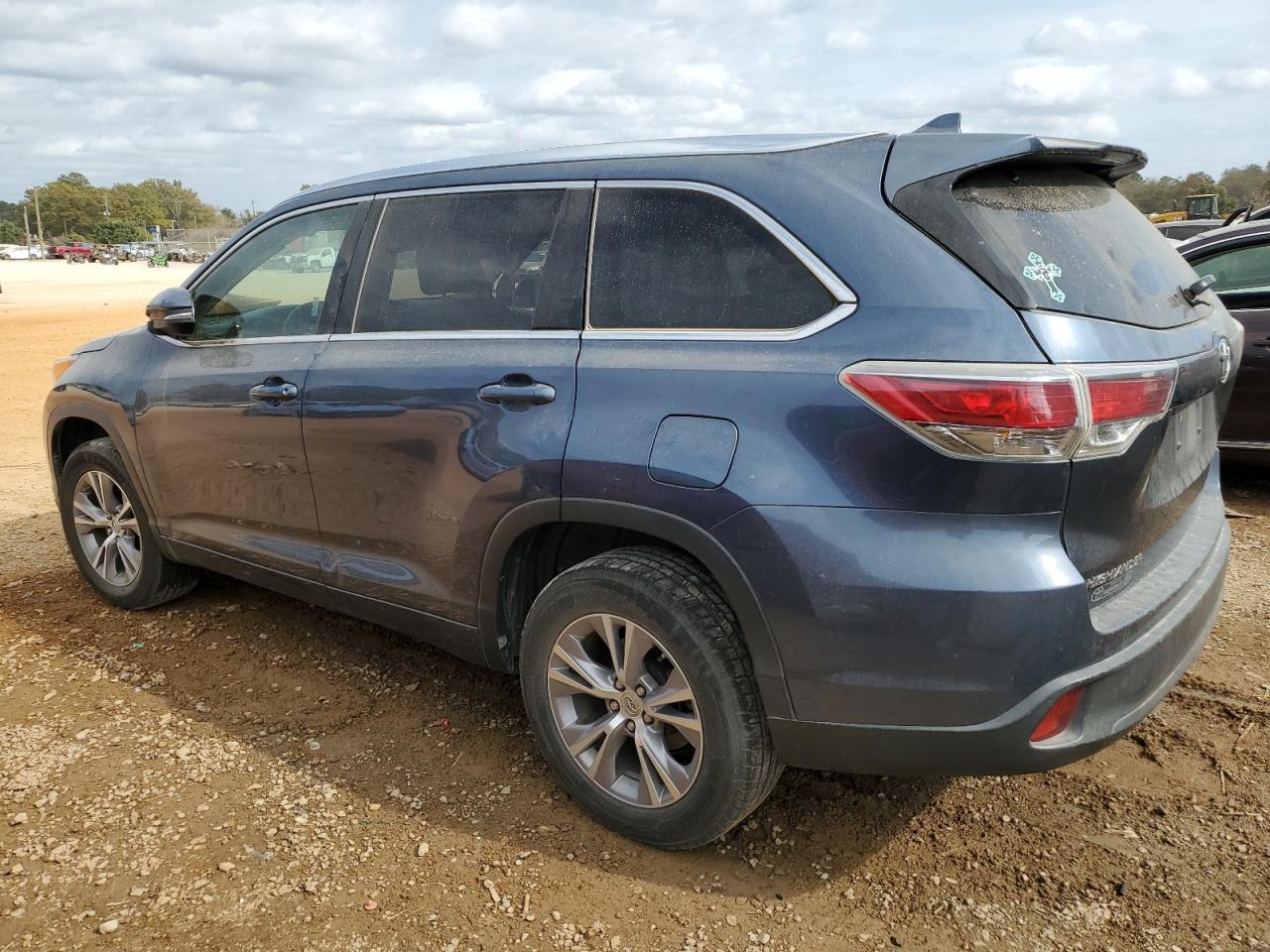 2014 Toyota Highlander - Image 2