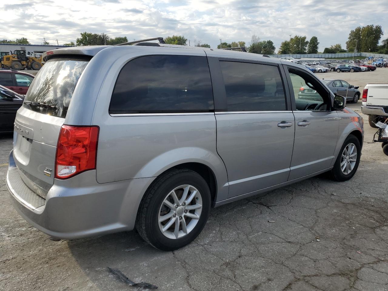 2019 Dodge Caravan - Image 3