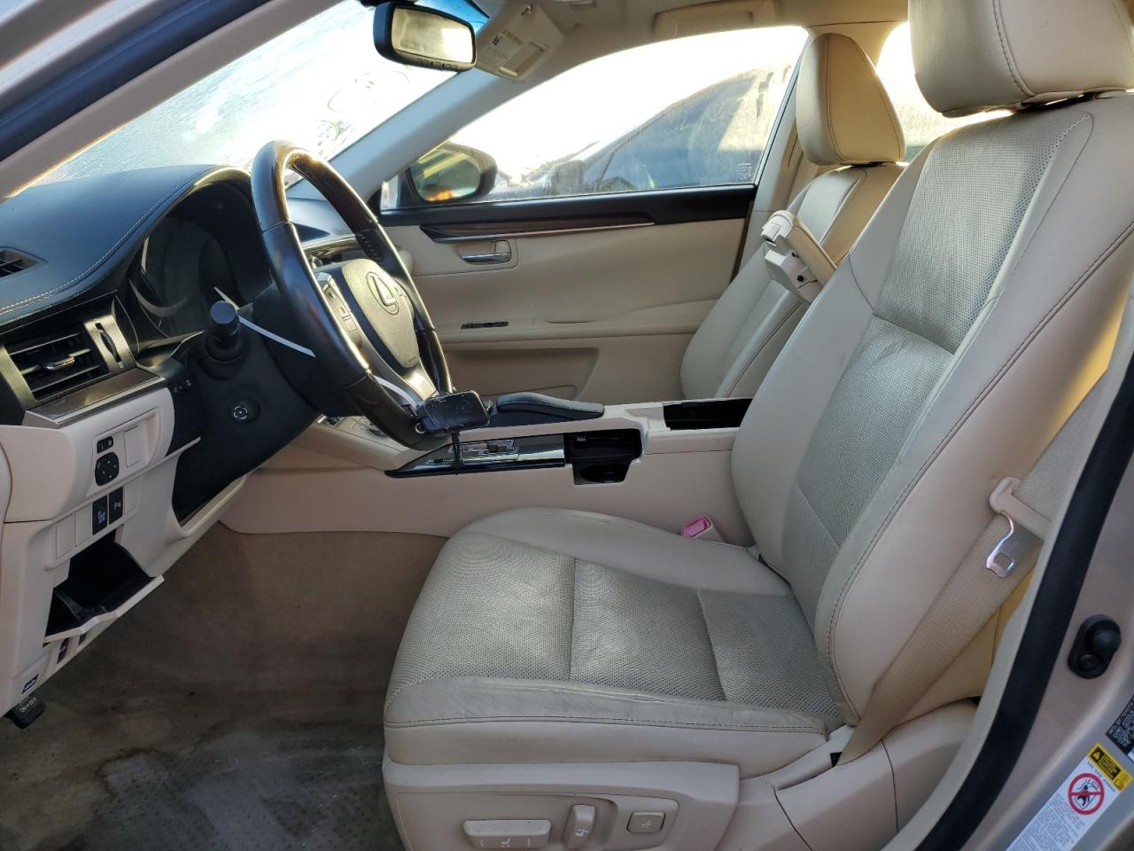 2015 Lexus ES - Image 7