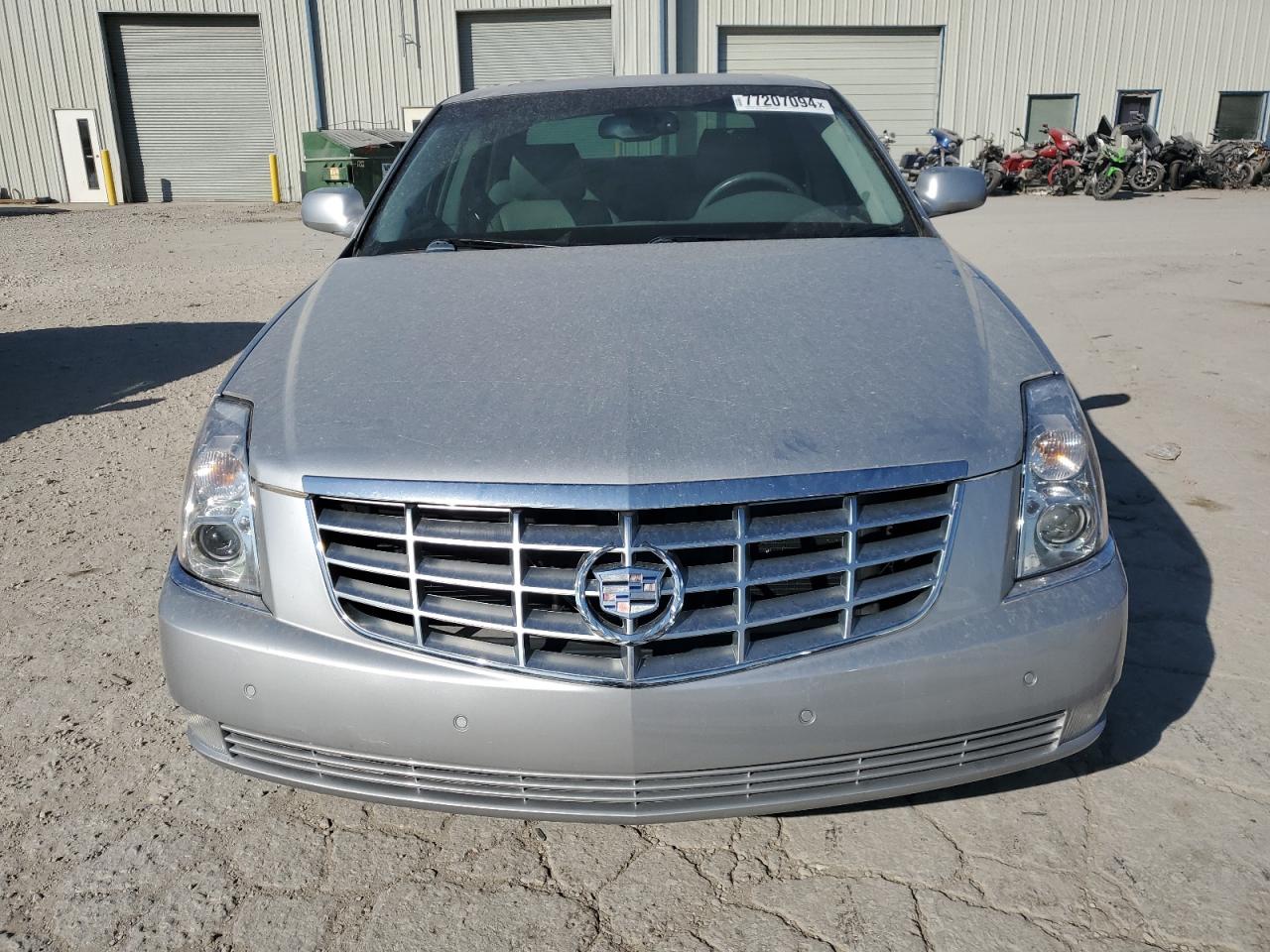 2010 Cadillac DTS - Image 5