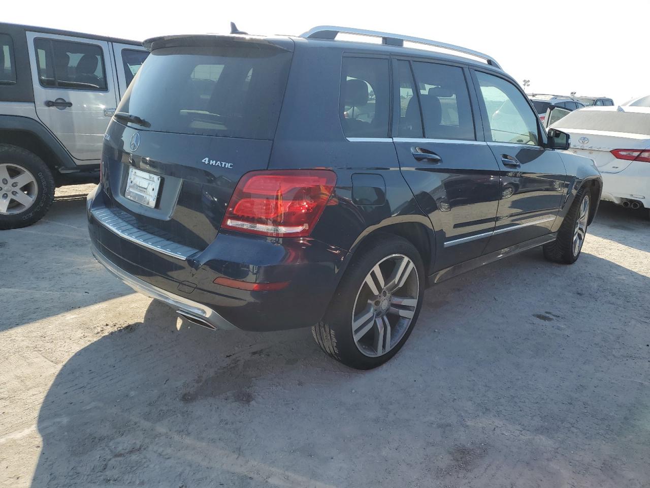 VIN WDCGG8JB2EG335472 2014 MERCEDES-BENZ GLK-CLASS no.3