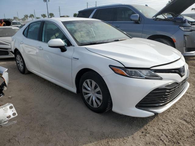  TOYOTA CAMRY 2019 Белы