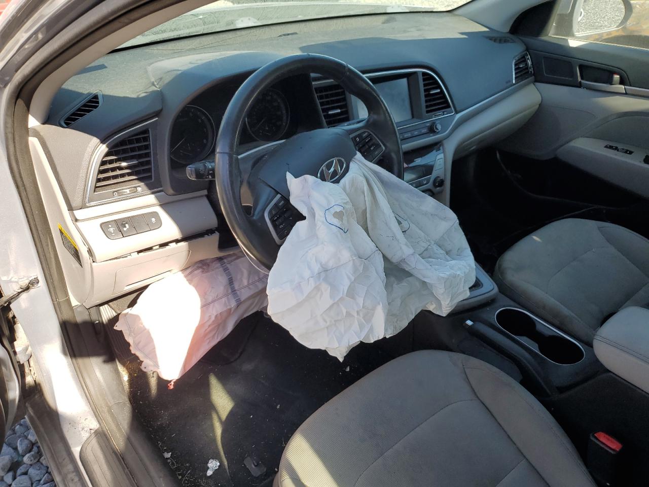 2017 Hyundai Elantra - Image 8