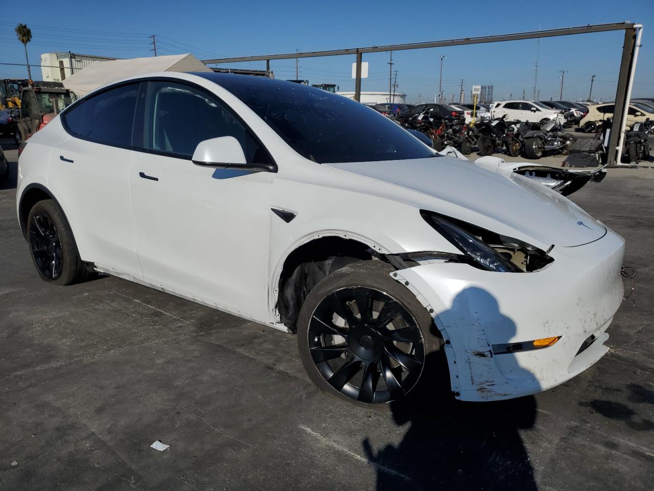 VIN 7SAYGDEE1PA070547 2023 TESLA MODEL Y no.4