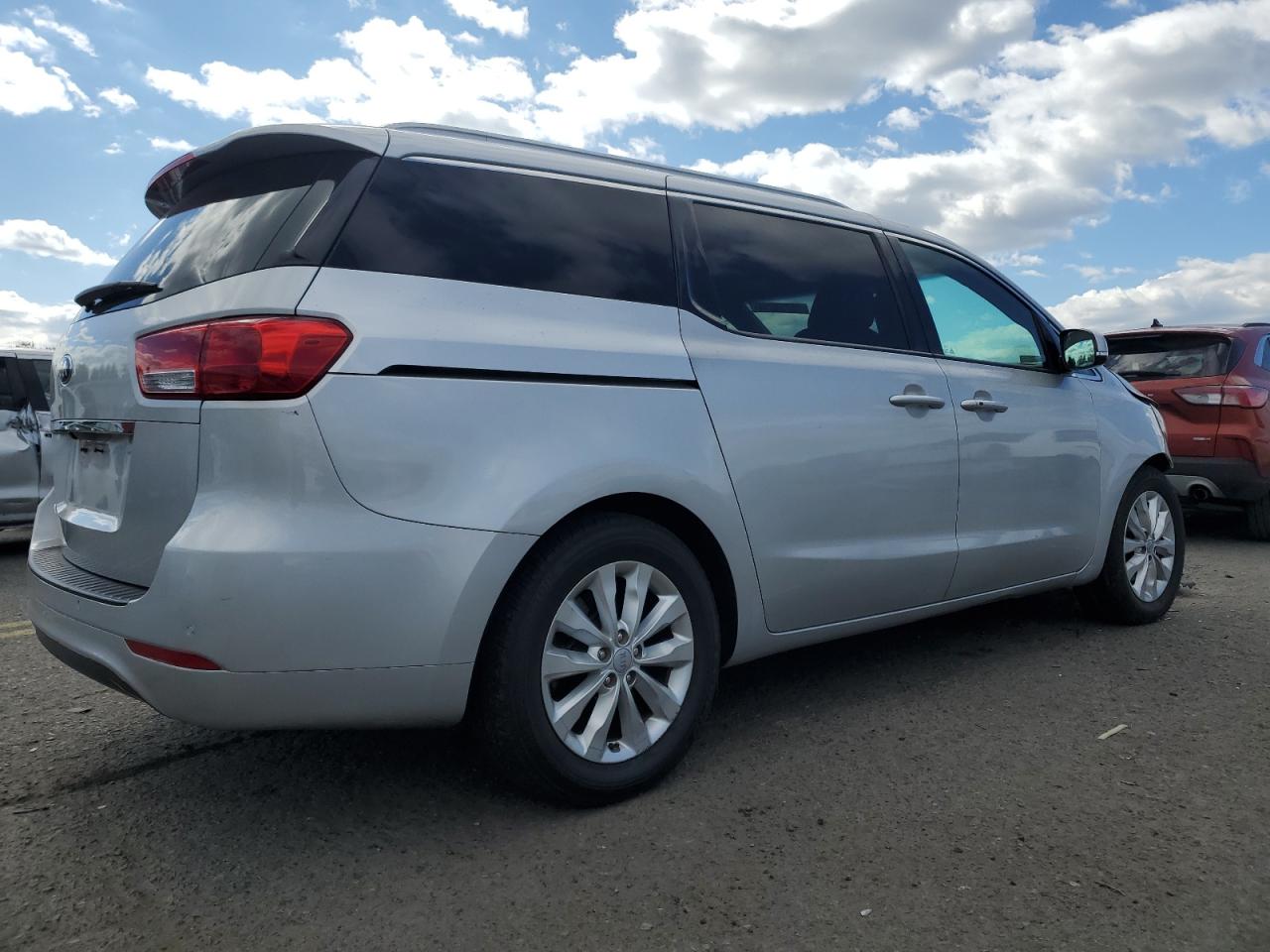 2018 Kia Sedona - Image 3