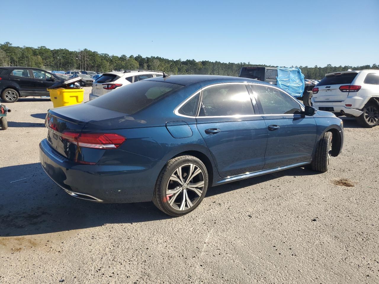 2021 Volkswagen Passat - Image 3