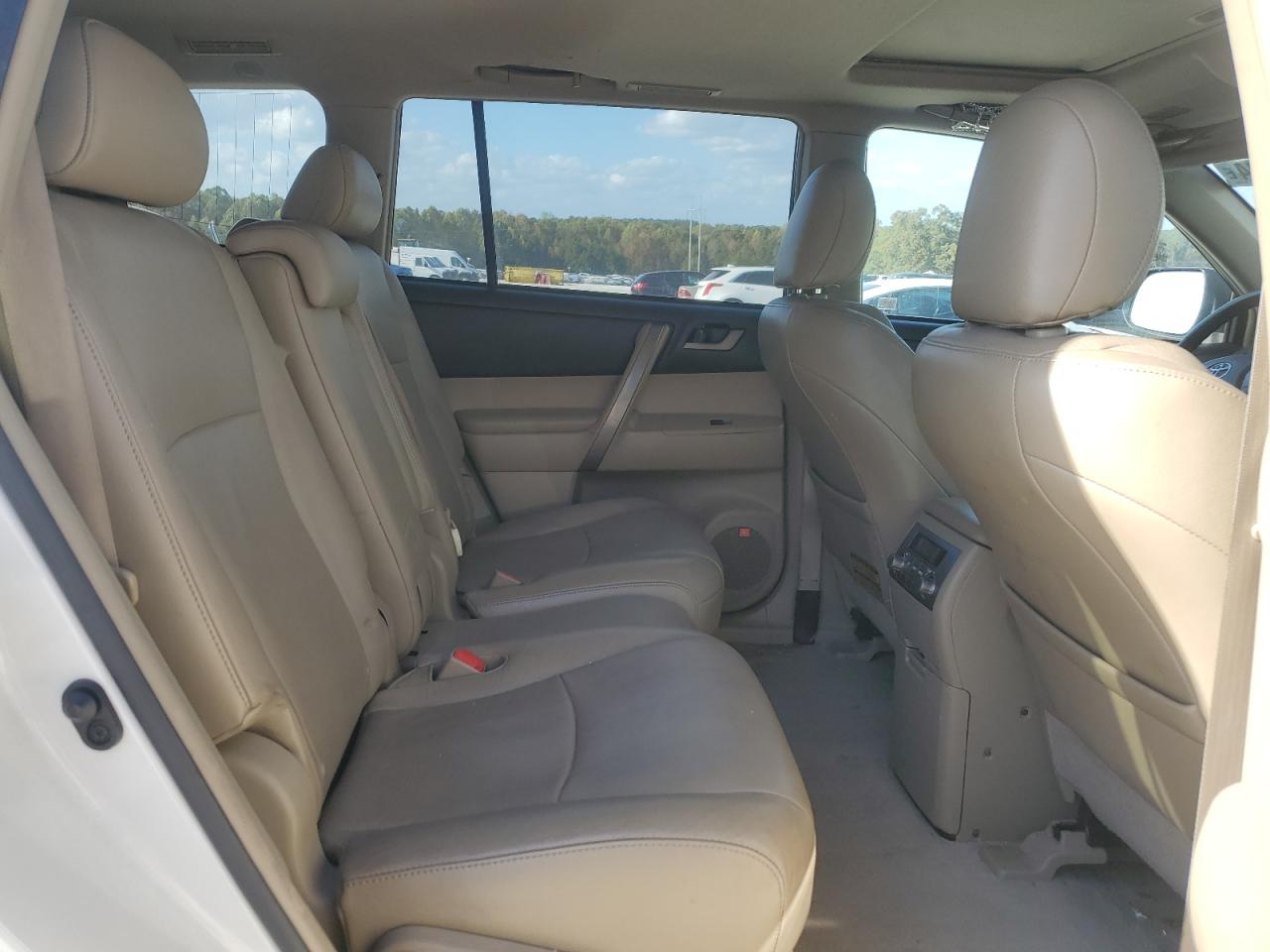 2010 Toyota Highlander - Image 11