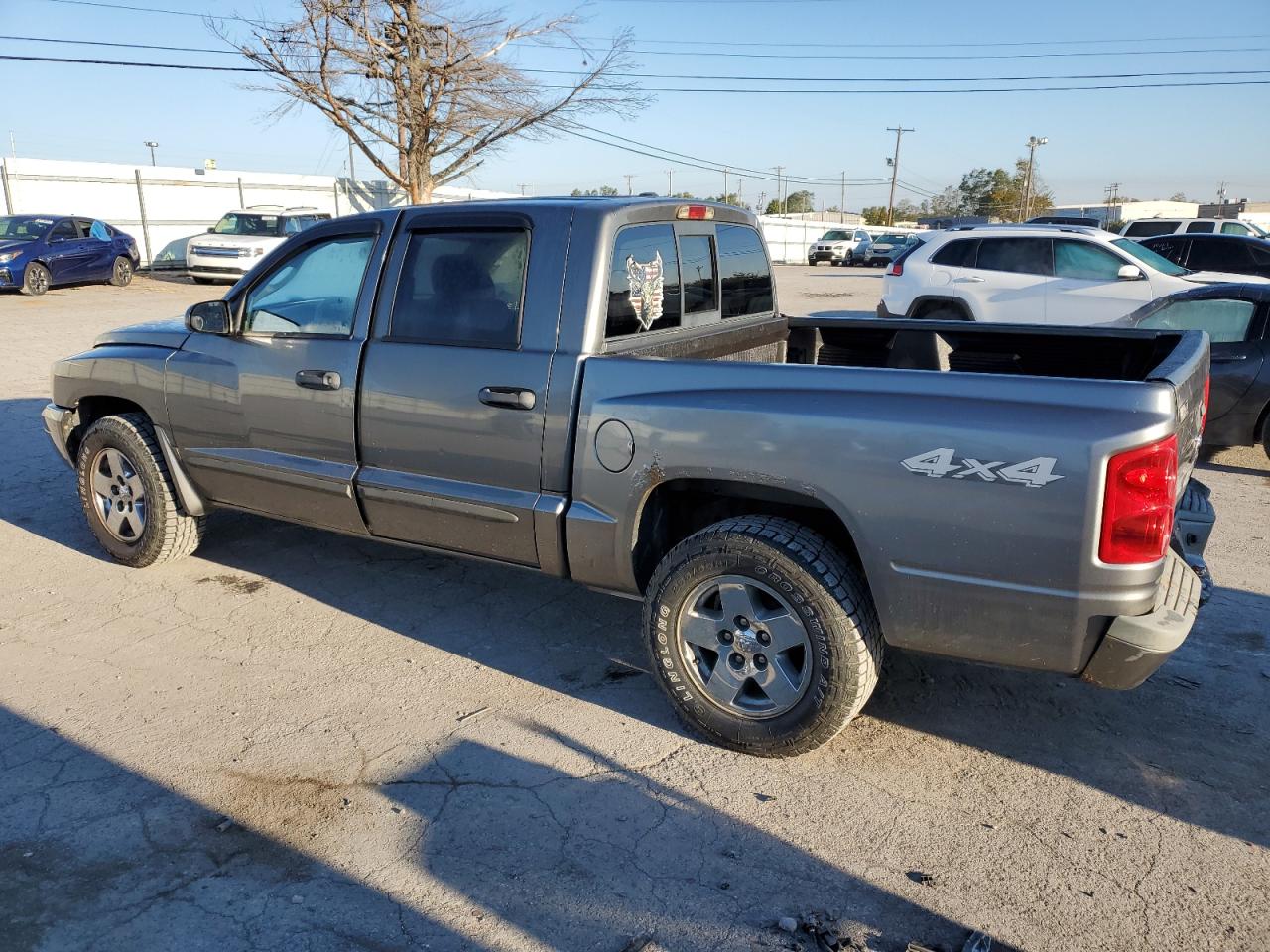 2006 Dodge Dakota - Image 2