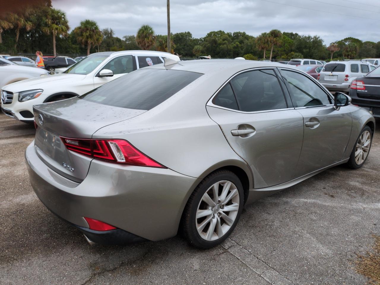 2014 Lexus IS - Image 3