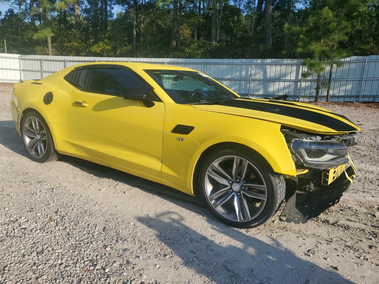 VIN 1G1FD1RS4G0185925 2016 CHEVROLET CAMARO no.4