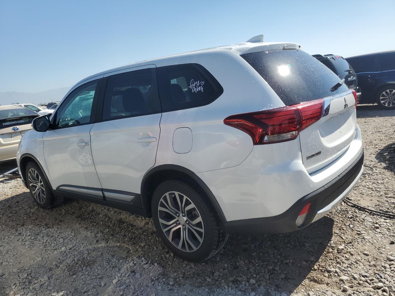 JA4AZ3A31HZ045874 2017 MITSUBISHI OUTLANDER - Image 2