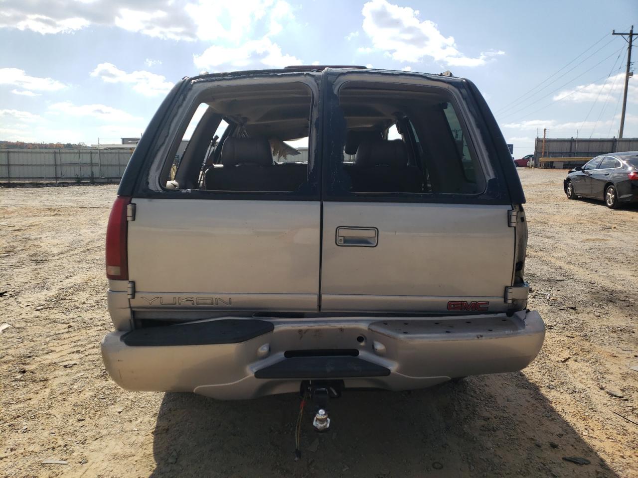 2000 GMC Yukon Denali VIN: 1GKEK13R2YR138523 Lot: 77609804