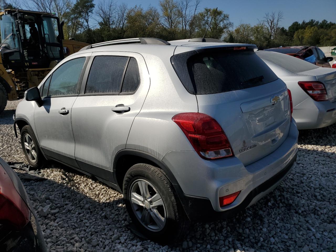 KL7CJPSM7NB533619 2022 CHEVROLET TRAX - Image 2