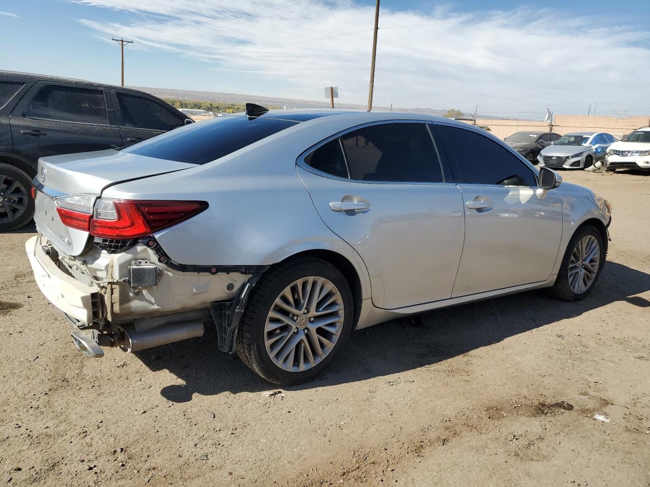 2016 Lexus ES - Image 3