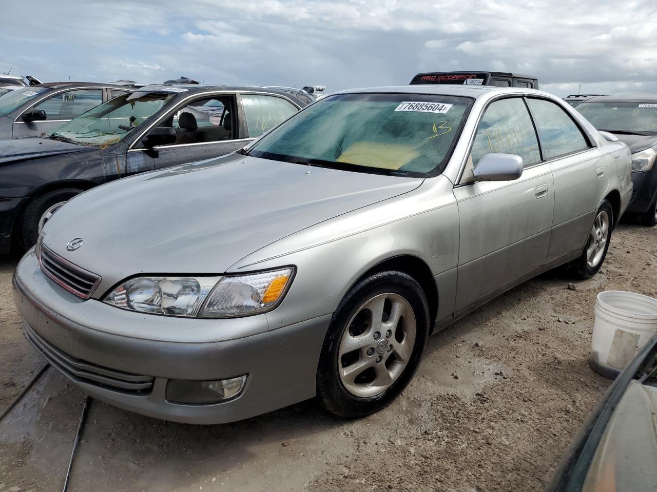 2001 Lexus ES - Image 1
