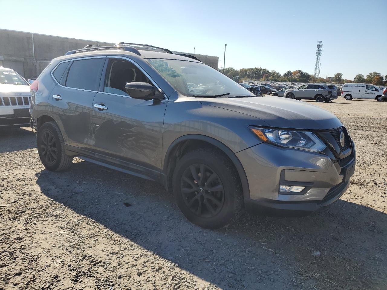 2018 Nissan Rogue - Image 4