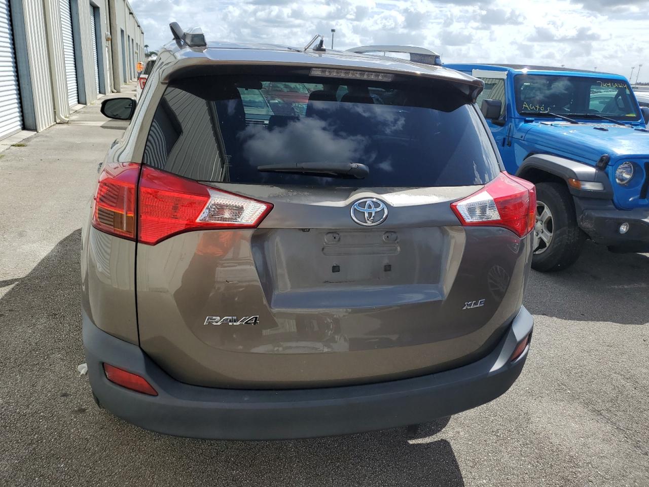 JTMWFREV0DD005795 2013 Toyota Rav4 Xle