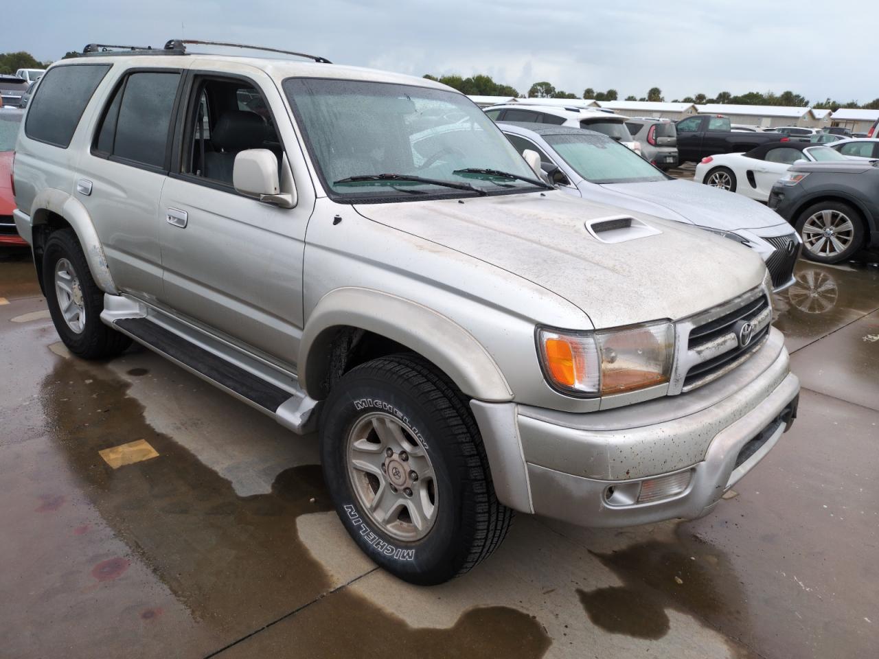 2000 Toyota 4Runner - Image 4
