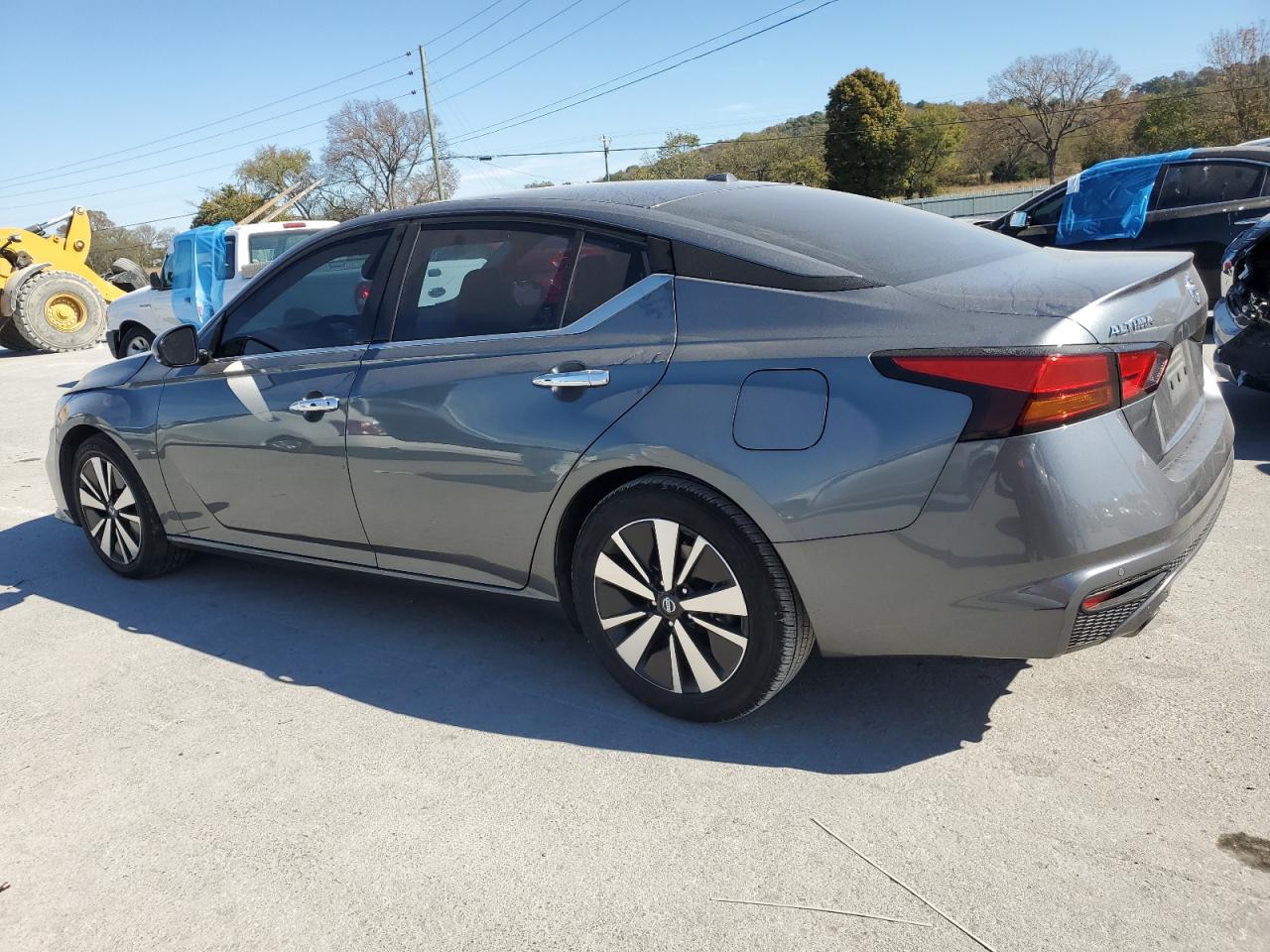 2020 Nissan Altima - Image 2
