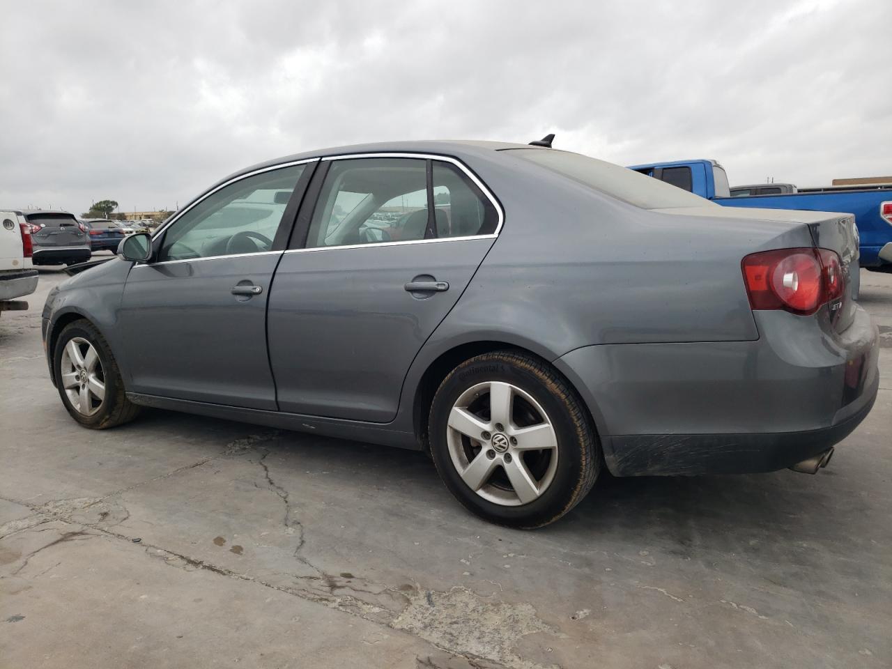 2008 Volkswagen Jetta - Image 2