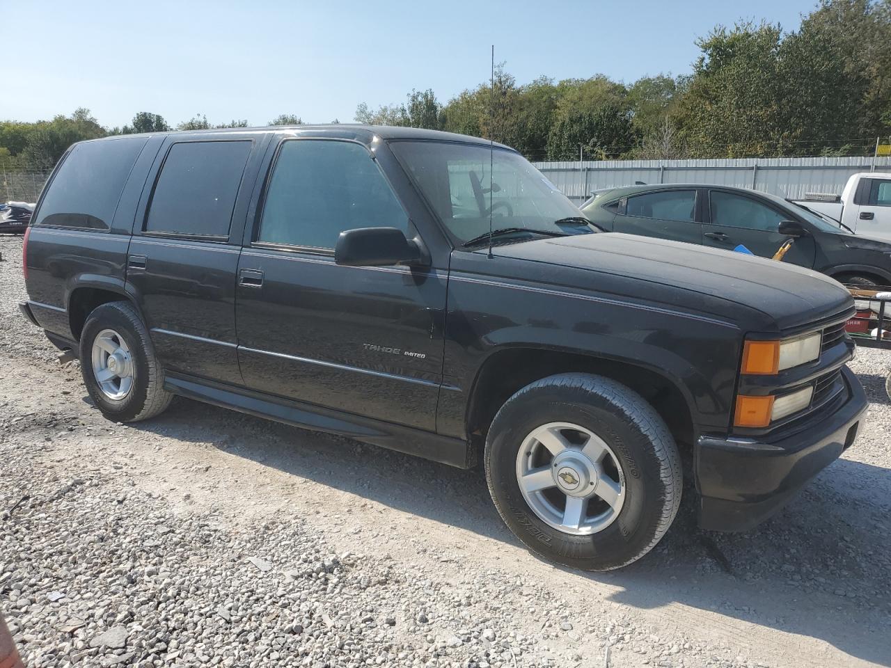 2000 Chevrolet Tahoe C1500 VIN: 1GNEC13R7YR230243 Lot: 76258814